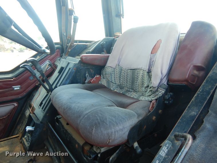 image for item DM6301 1982 International 5488  tractor