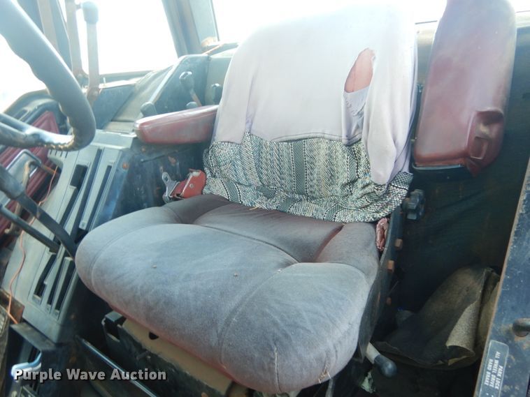 image for item DM6301 1982 International 5488  tractor