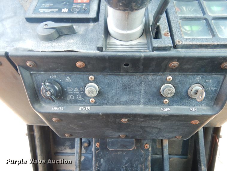 image for item DM6301 1982 International 5488  tractor