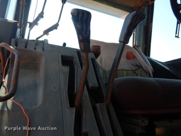 image for item DM6301 1982 International 5488  tractor