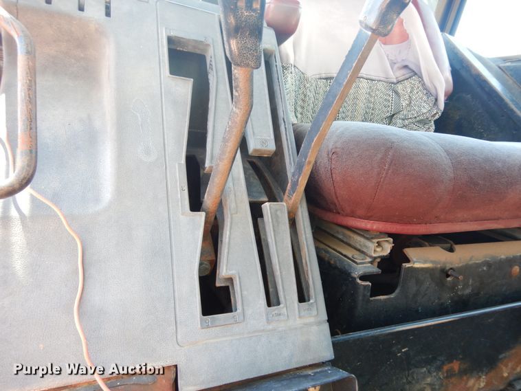 image for item DM6301 1982 International 5488  tractor