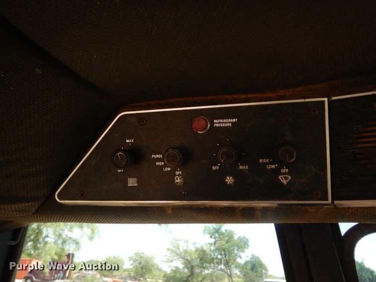 image for item DM6301 1982 International 5488  tractor