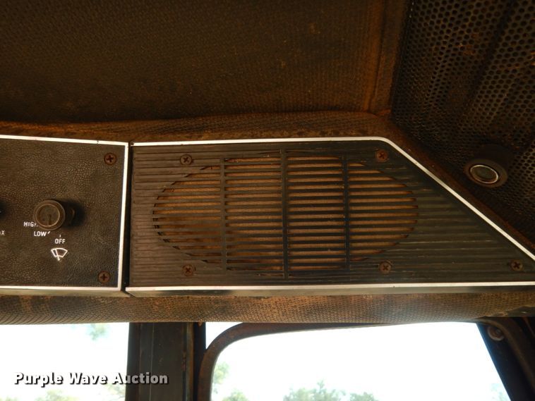 image for item DM6301 1982 International 5488  tractor