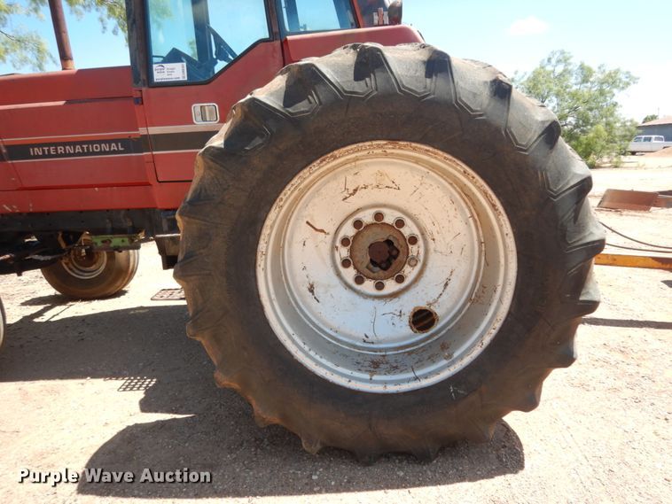 image for item DM6301 1982 International 5488  tractor