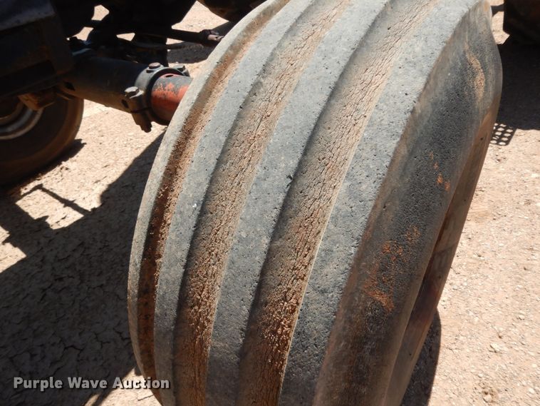 image for item DM6301 1982 International 5488  tractor