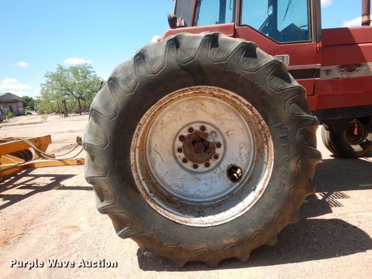 image for item DM6301 1982 International 5488  tractor