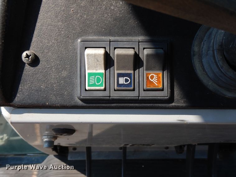 image for item HP9643 2004 Massey Ferguson 481  MFWD tractor