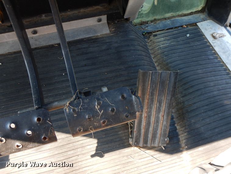 image for item HP9643 2004 Massey Ferguson 481  MFWD tractor