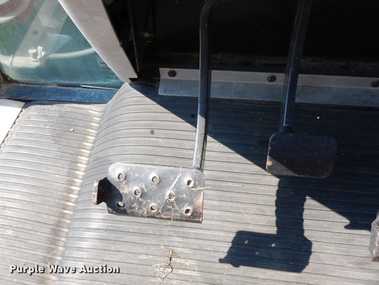 image for item HP9643 2004 Massey Ferguson 481  MFWD tractor