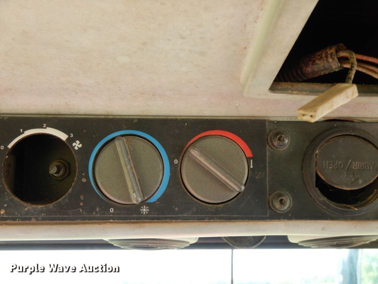 image for item HP9643 2004 Massey Ferguson 481  MFWD tractor