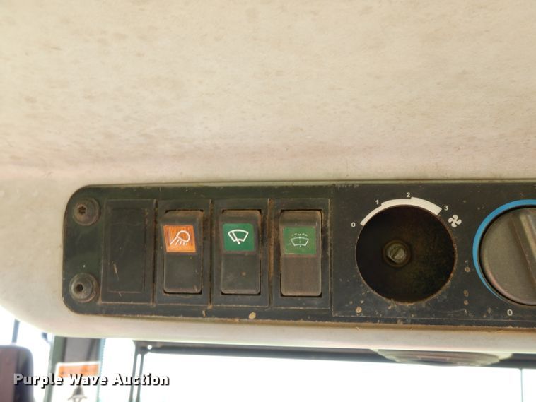 image for item HP9643 2004 Massey Ferguson 481  MFWD tractor