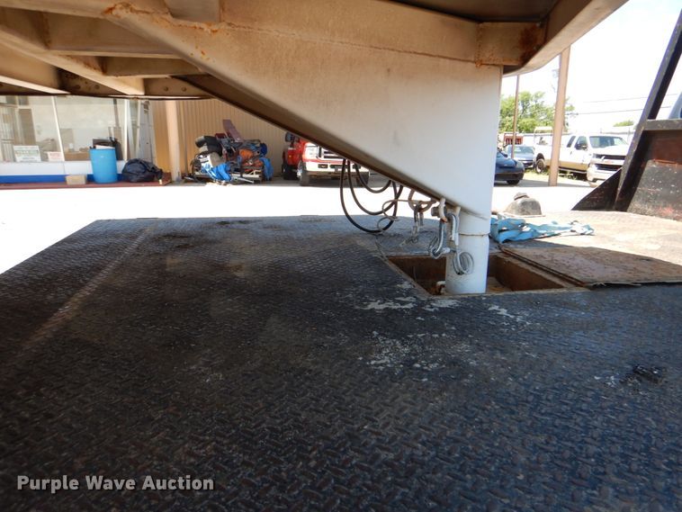 image for item IA9772 2002 Cherokee Industries  livestock trailer