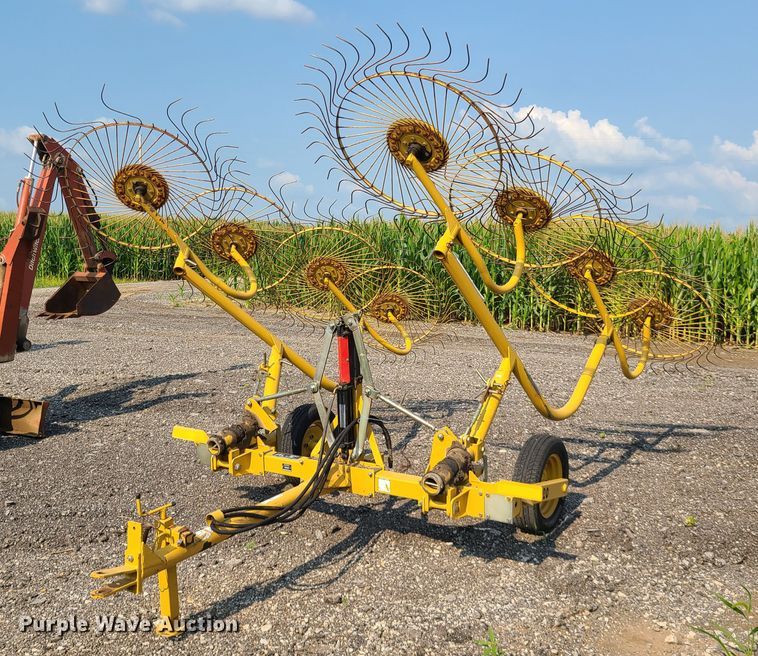 image for item IC9863 Vermeer WR20  hay rake