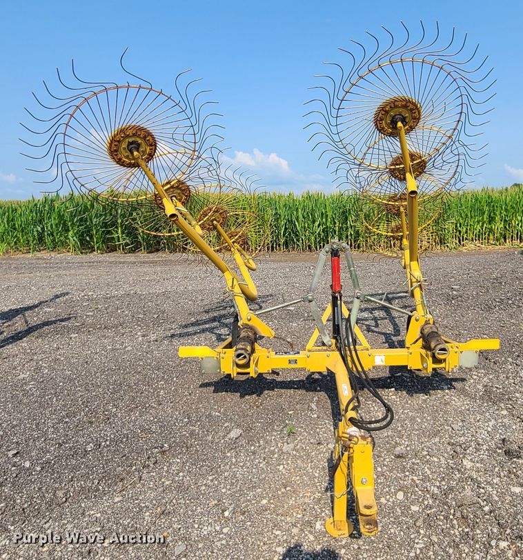 image for item IC9863 Vermeer WR20  hay rake