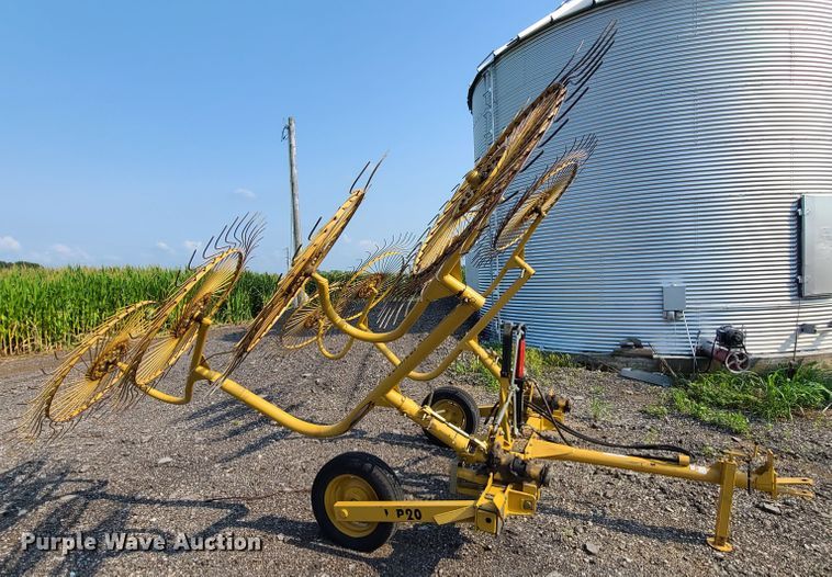 image for item IC9863 Vermeer WR20  hay rake