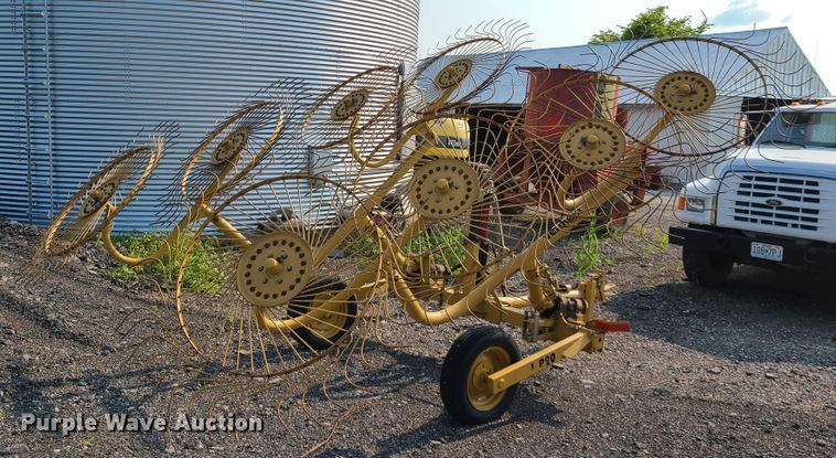 image for item IC9863 Vermeer WR20  hay rake