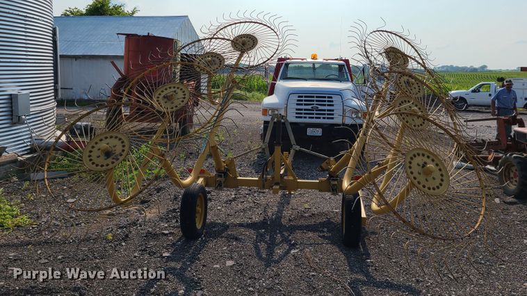 image for item IC9863 Vermeer WR20  hay rake