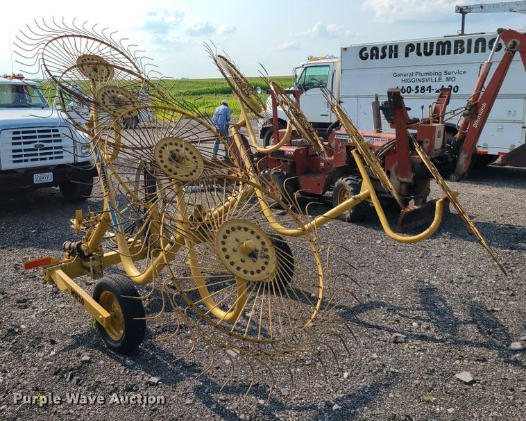 image for item IC9863 Vermeer WR20  hay rake