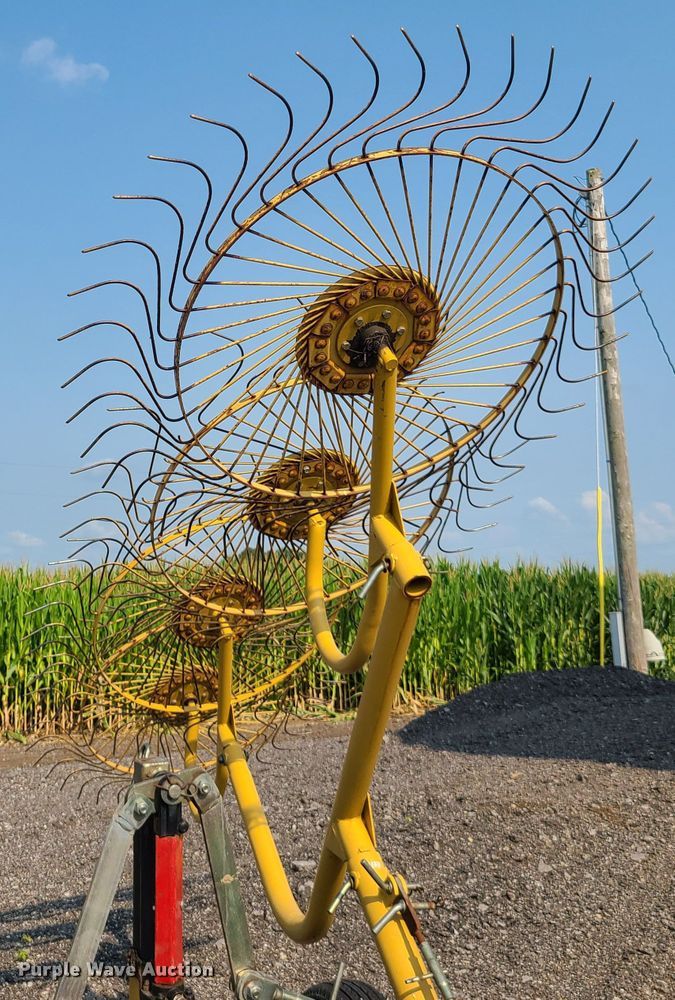 image for item IC9863 Vermeer WR20  hay rake