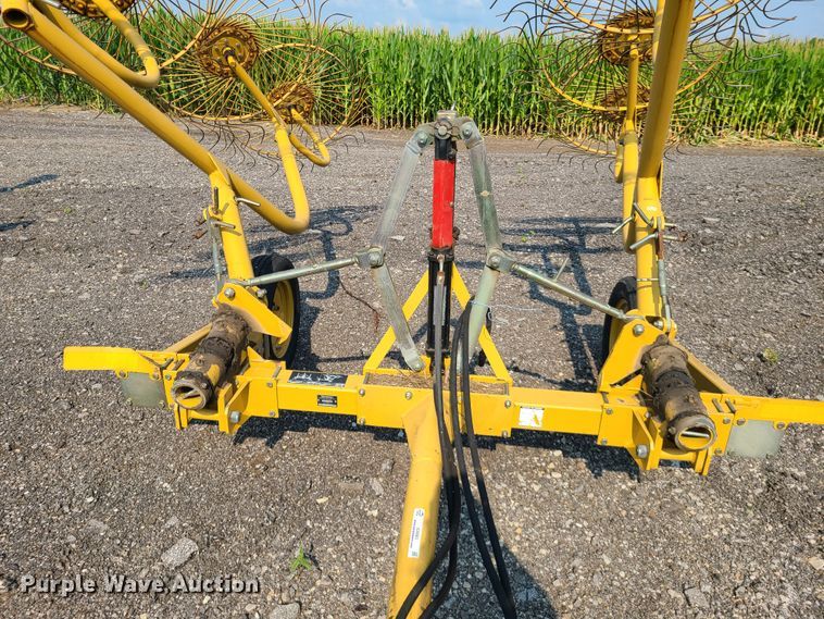 image for item IC9863 Vermeer WR20  hay rake