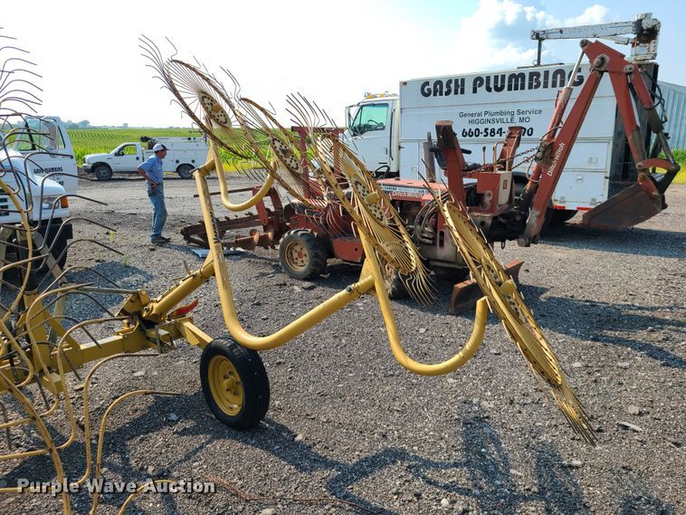 image for item IC9863 Vermeer WR20  hay rake