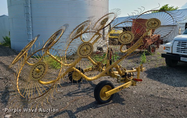 image for item IC9863 Vermeer WR20  hay rake