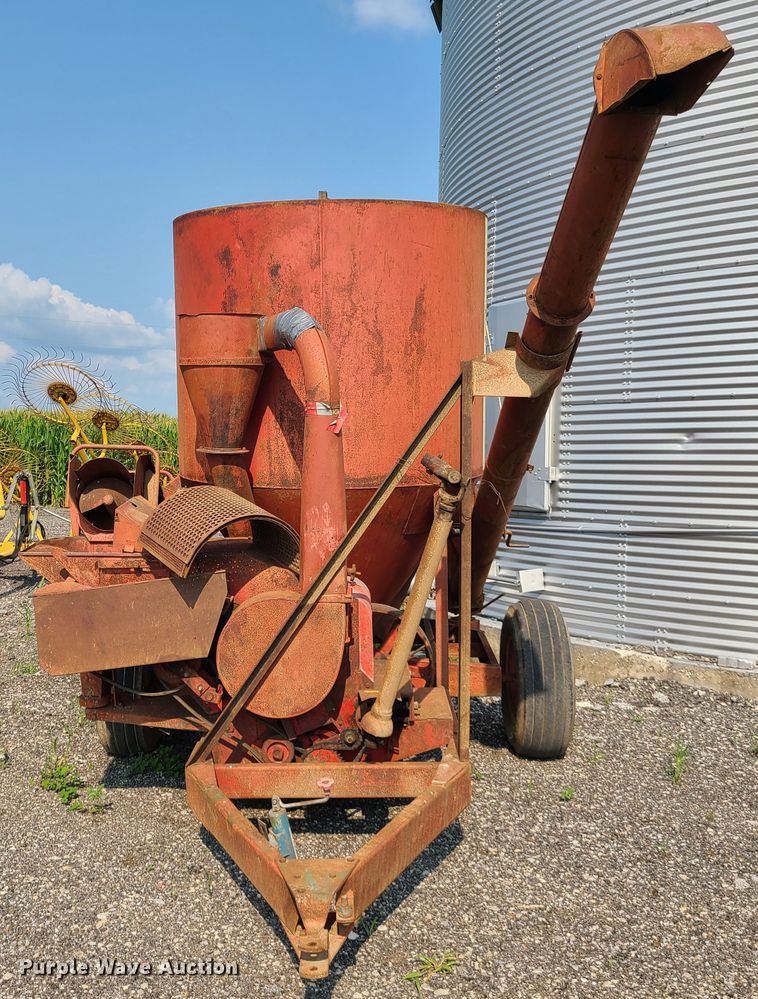 image for item IC9864 Farm Hand  Feedmaster F81-C feed mixer