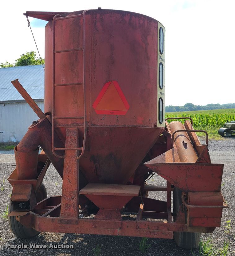 image for item IC9864 Farm Hand  Feedmaster F81-C feed mixer