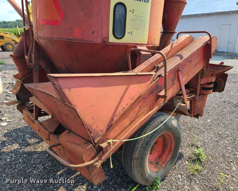 image for item IC9864 Farm Hand  Feedmaster F81-C feed mixer