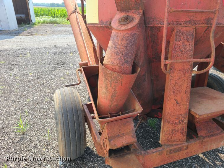 image for item IC9864 Farm Hand  Feedmaster F81-C feed mixer