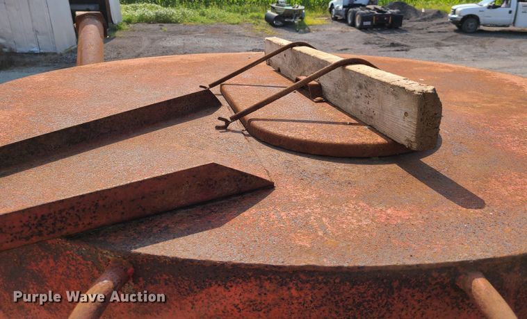 image for item IC9864 Farm Hand  Feedmaster F81-C feed mixer