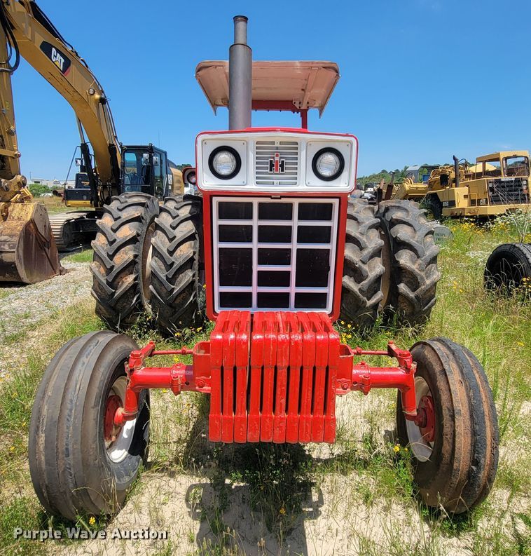 image for item IF9859 1972 International 1466  tractor