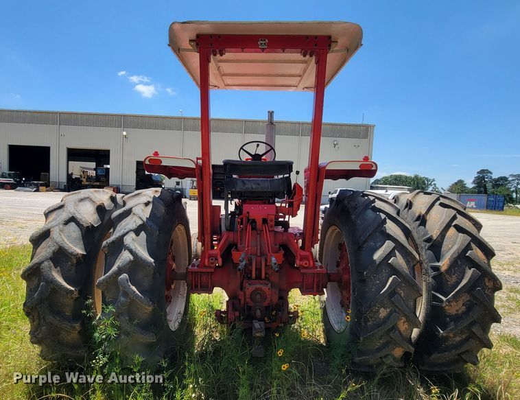image for item IF9859 1972 International 1466  tractor