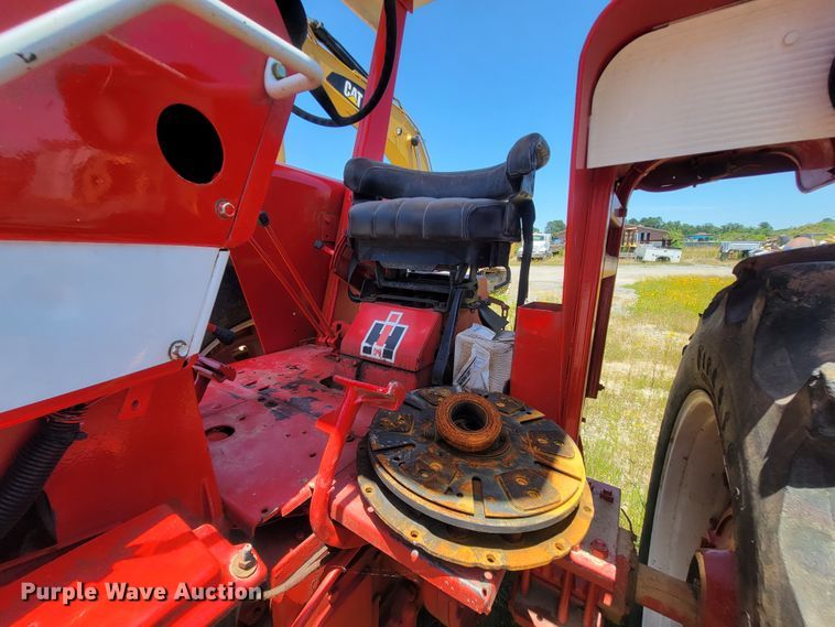 image for item IF9859 1972 International 1466  tractor