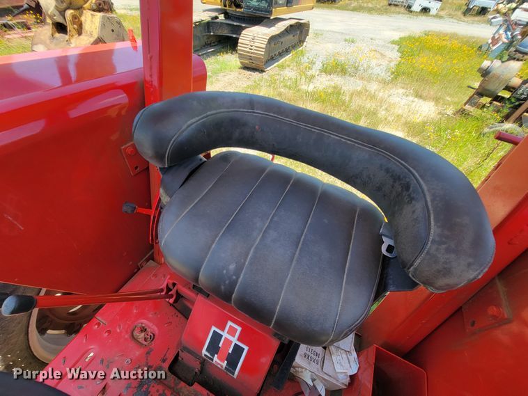 image for item IF9859 1972 International 1466  tractor