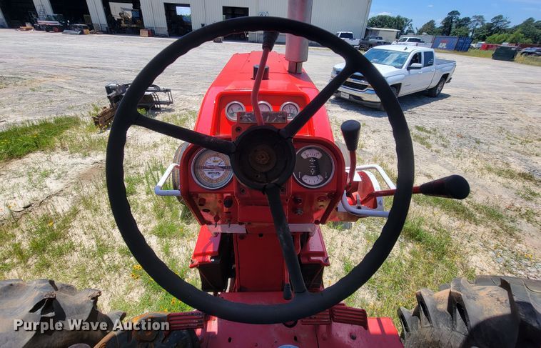 image for item IF9859 1972 International 1466  tractor