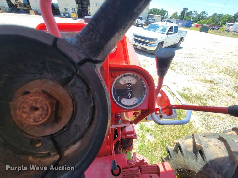 image for item IF9859 1972 International 1466  tractor