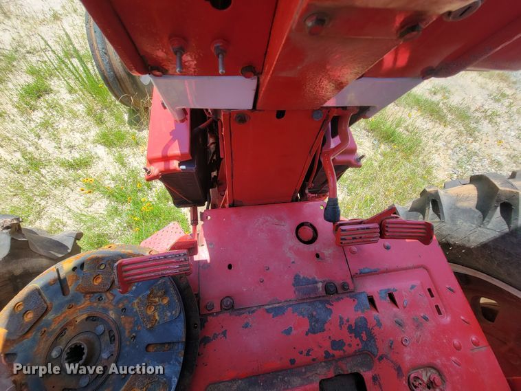 image for item IF9859 1972 International 1466  tractor
