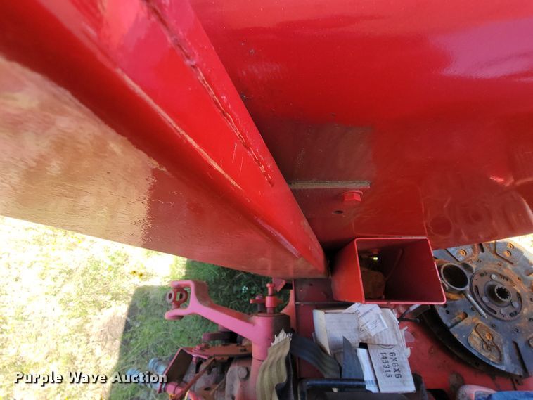 image for item IF9859 1972 International 1466  tractor