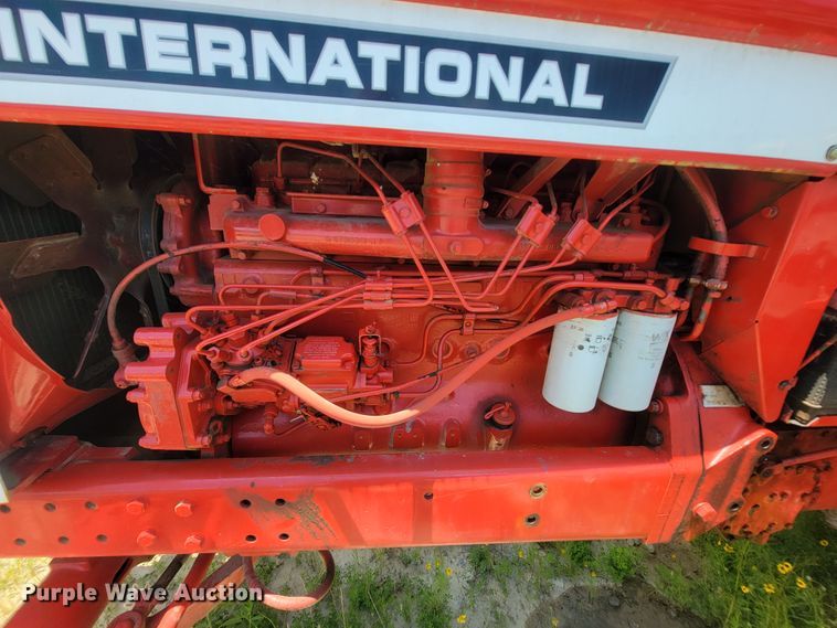 image for item IF9859 1972 International 1466  tractor