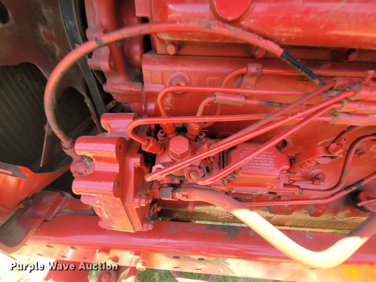 image for item IF9859 1972 International 1466  tractor