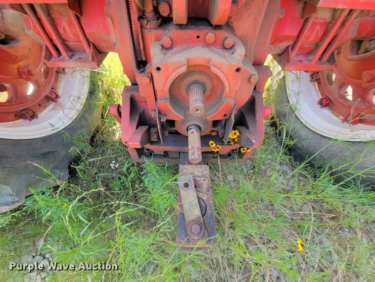 image for item IF9859 1972 International 1466  tractor