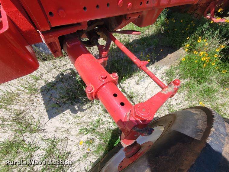 image for item IF9859 1972 International 1466  tractor