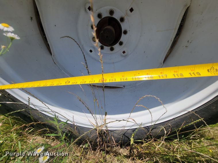 image for item IF9859 1972 International 1466  tractor