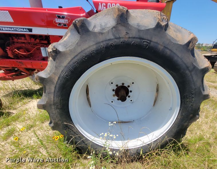 image for item IF9859 1972 International 1466  tractor