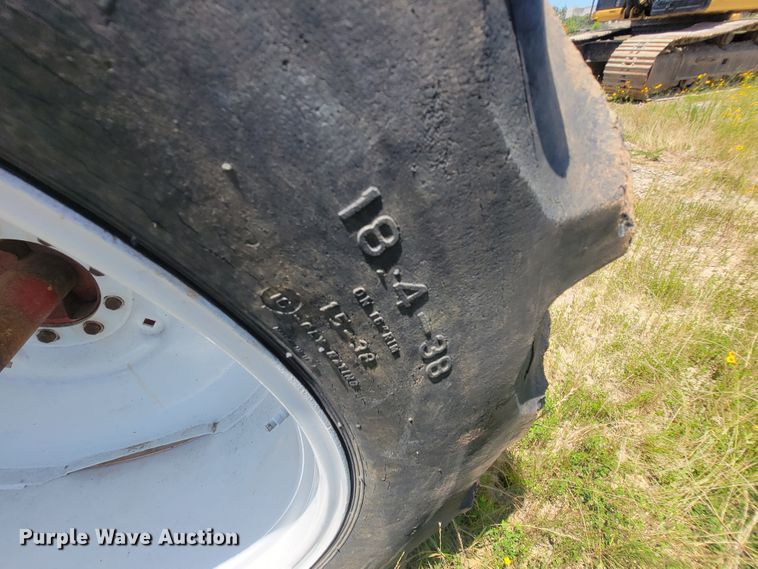 image for item IF9859 1972 International 1466  tractor