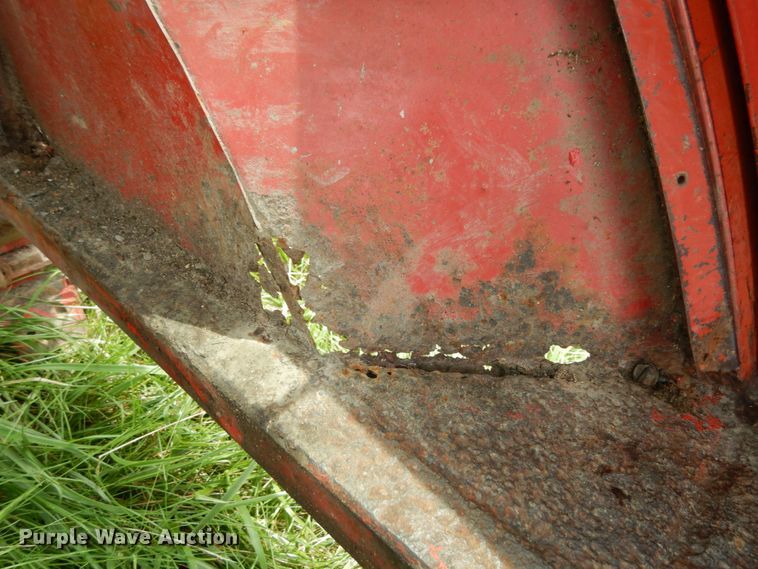 image for item II9625 International Harvester 1066 tractor cab