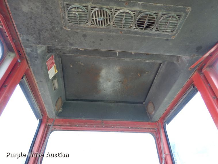 image for item II9625 International Harvester 1066 tractor cab