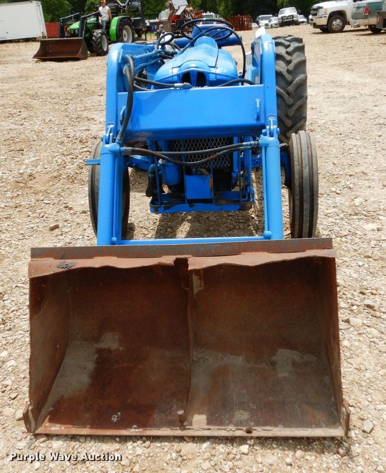 image for item II9630 Ford 800  tractor