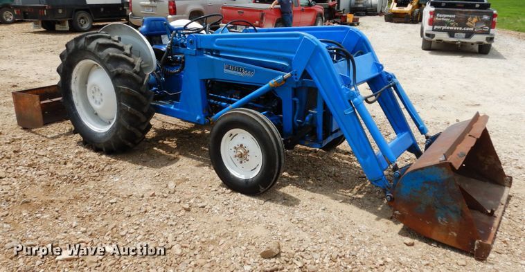 image for item II9630 Ford 800  tractor